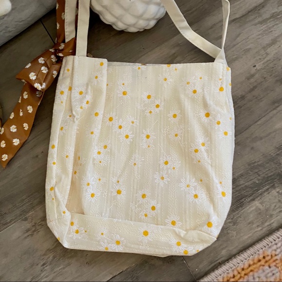 NEW Daisy Purse - Picture 7 of 11